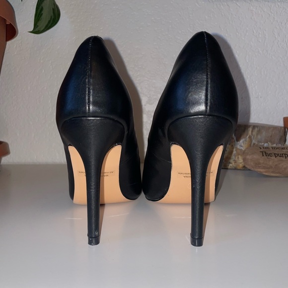 Black pumps (Almost brand new!) - Picture 5 of 8